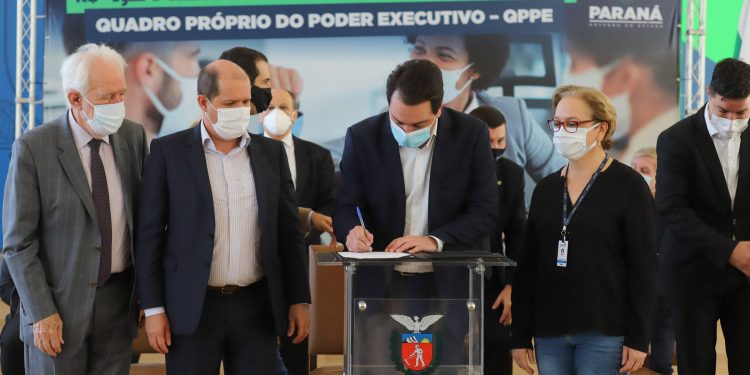 Governo do Estado regulariza promoção e progressão de 1.626 servidores