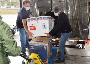 Paraná receberá mais 209.170 vacinas contra a Covid-19 nesta segunda