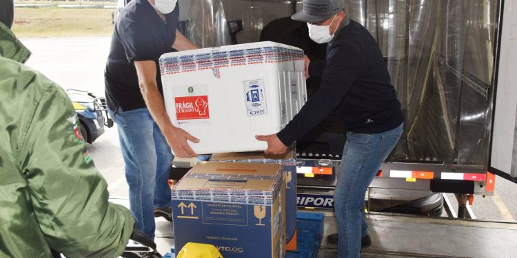 Paraná receberá mais 209.170 vacinas contra a Covid-19 nesta segunda