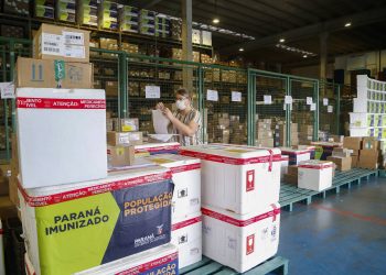 Governo inicia distribuição de mais 212 mil vacinas contra a Covid-19; veja a divisão