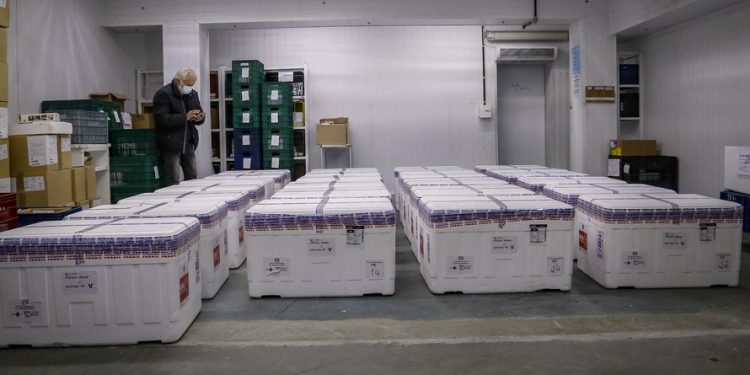 Ministério da Saúde confirma novo lote com 108.810 vacinas contra a Covid-19 para o Paraná