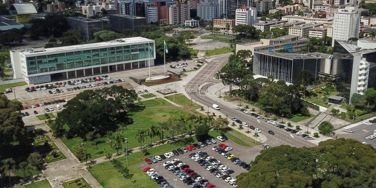 Os 15 maiores orçamentos públicos do Paraná e quanto eles gastam com pessoal