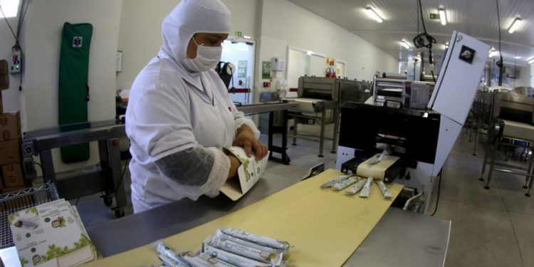 Paraná abre 14,4 mil vagas de emprego com carteira assinada em julho, aponta Caged
