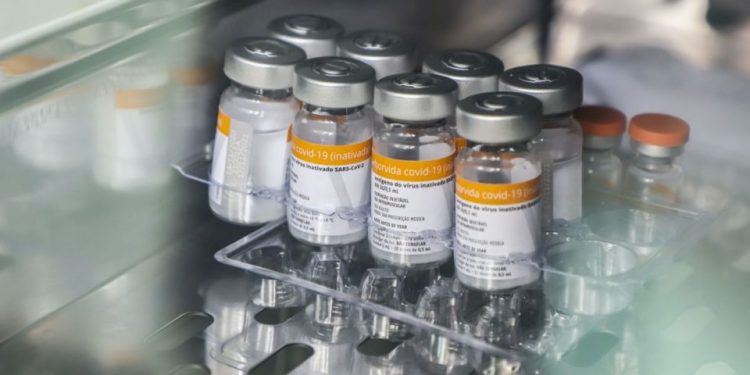 Paraná recebe hoje mais 366.300 doses de vacina contra a Covid-19