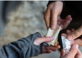 Polícia Militar efetua prisão de mulheres suspeitas de tráfico de drogas em Guarapuava