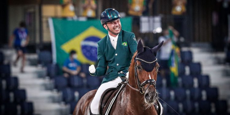 Rodolpho Riskalla é prata no hipismo adestramento na Paralimpíada