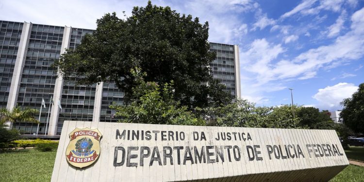 PF desarticula quadrilha especializada em defensivos agrícolas ilegais