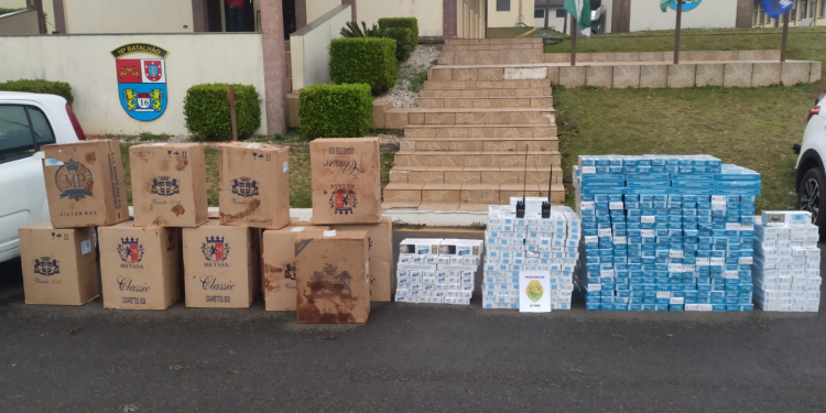 Policia Militar prende três pessoas por contrabando de cigarros, em Guarapuava