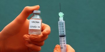 UFRJ solicita autorização para testar vacina contra covid-19