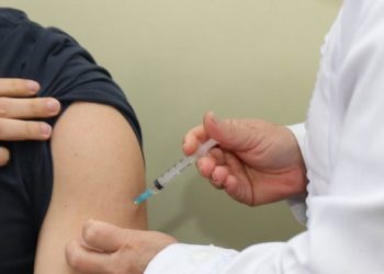 Vacina da Covid passa a ser obrigatória para servidores públicos de Foz do Iguaçu