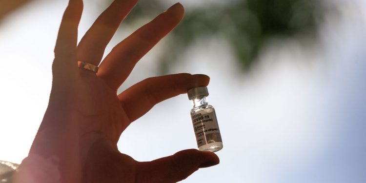 Fiocruz entrega 3,9 milhões de doses da vacina contra covid-19 ao PNI