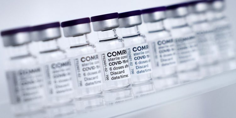 Anvisa aprova inclusão de nova fábrica da vacina da Pfizer