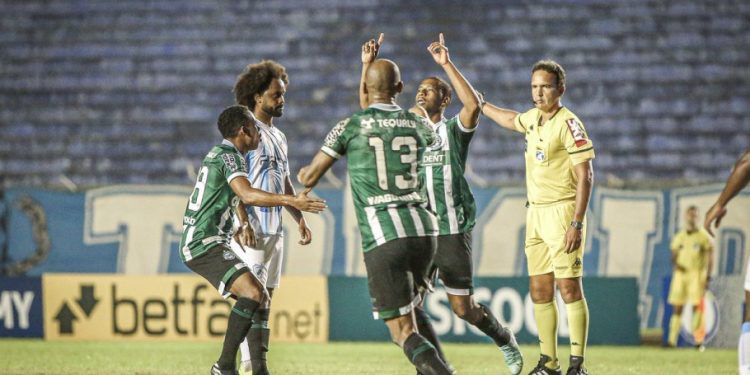 CORITIBA VENCE O LONDRINA E SE MANTÉM NO TOPO DA SÉRIE B POR MAIS UMA RODADA
