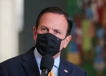 Doria diz que acionará STF para receber doses da AstraZeneca