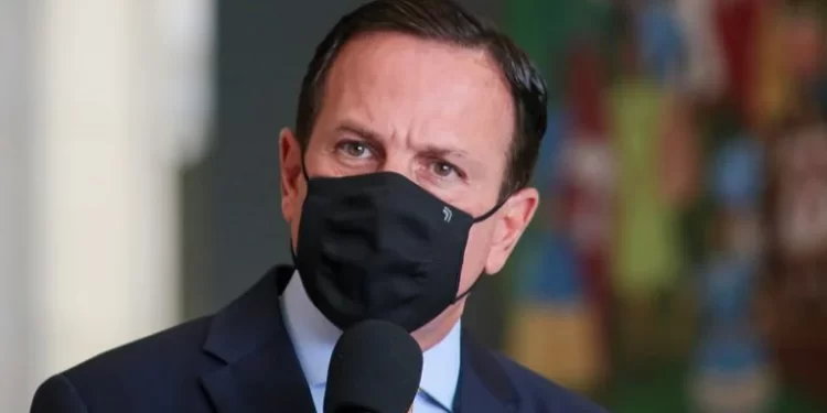 Doria diz que acionará STF para receber doses da AstraZeneca