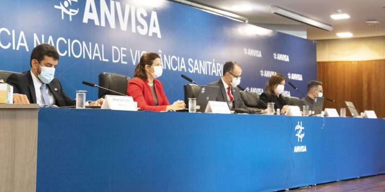 Investigação da Anvisa conclui que morte de adolescente não tem relação com vacina da Pfizer