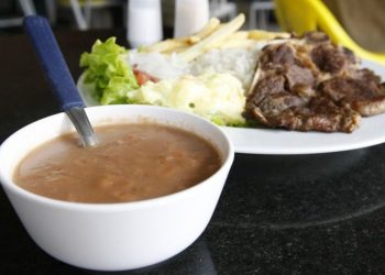 Era para o feijão custar R$ 5,00 o quilo. Veja por que está bem mais caro