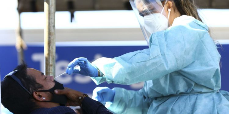 Brasil tem 692 mortes e 21,8 mil novos casos de covid-19 em 24 horas