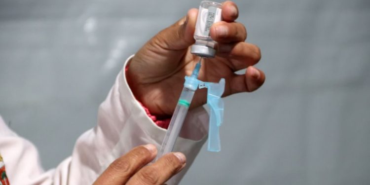 Paraná aprova lei para 3ª dose da vacina que segue o Plano Nacional de Imunização