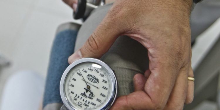 Pessoas com sequelas da Covid forçam replanejamento do sistema de saúde no Paraná