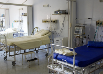 Mortes por Covid-19 caem pela metade no Paraná em agosto; número de casos é o menor em dez meses