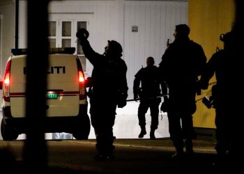 Polícia norueguesa investiga assassinato de cinco pessoas em Kongsberg