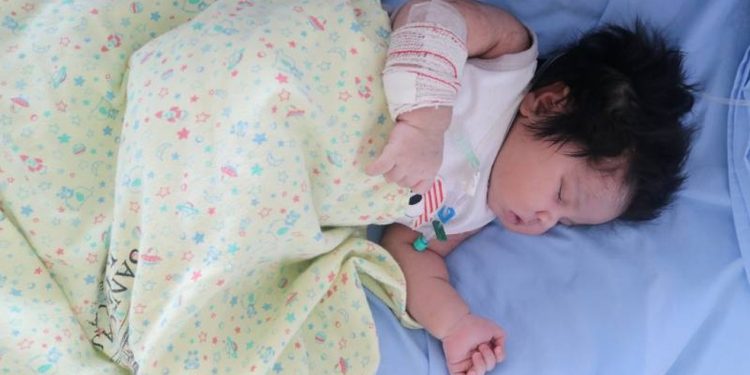 ‘Superbebê’: Criança nasce com 7 quilos no Pará e surpreende pais e equipe médica da maternidade