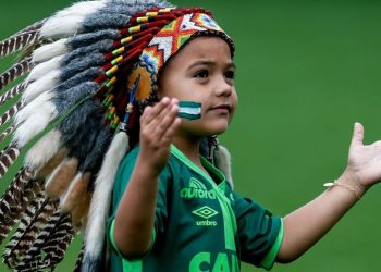 Chapecoense enfrenta dívidas e busca reinvenção cinco anos após tragédia