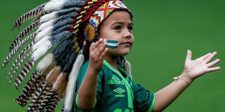 Chapecoense enfrenta dívidas e busca reinvenção cinco anos após tragédia