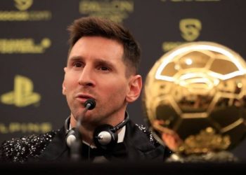 Messi supera Lewandowski e leva Bola de Ouro pela sétima vez; Neymar é 16º