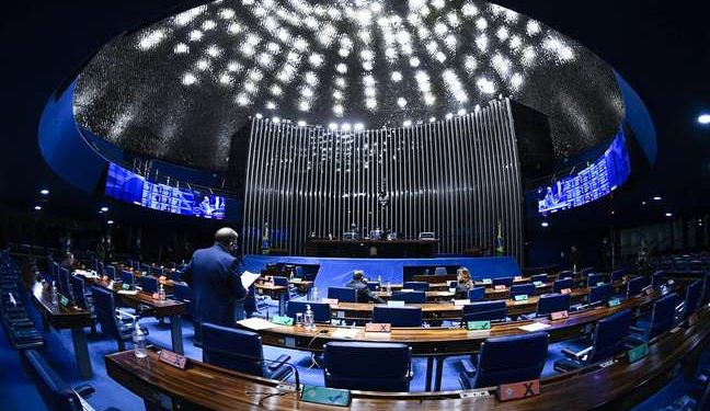 Senado aprova PL que aumenta pena para injúria racial