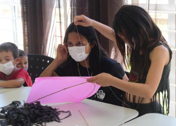 OFICINA NO CEU DAS ARTES ENSINA A FAZER PIPAS