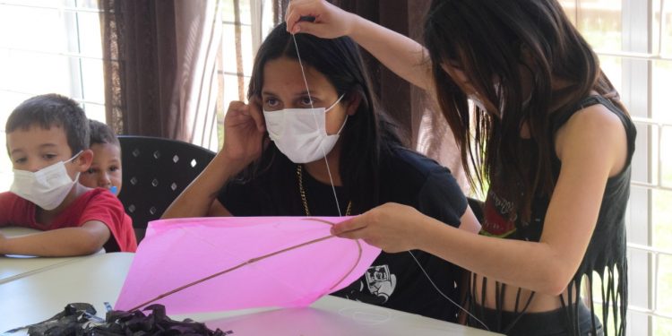 OFICINA NO CEU DAS ARTES ENSINA A FAZER PIPAS