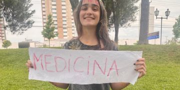 Paranaense de 15 anos é aprovada em vestibular de medicina: ‘Não imaginava que eu fosse passar’