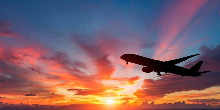 Pilotos e comissários entram em greve na segunda-feira