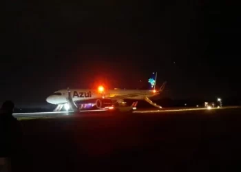 Confusão em desembarque de avião deixou uma menina de 5 anos com perna fraturada
