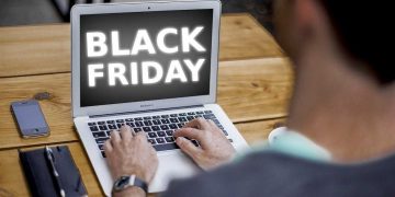 Black Friday começa com lojas vazias e vendas mornas na internet