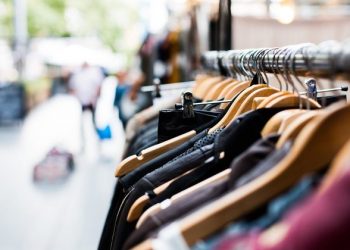 Brasileiros querem comprar roupas e calçados nesta Black Friday