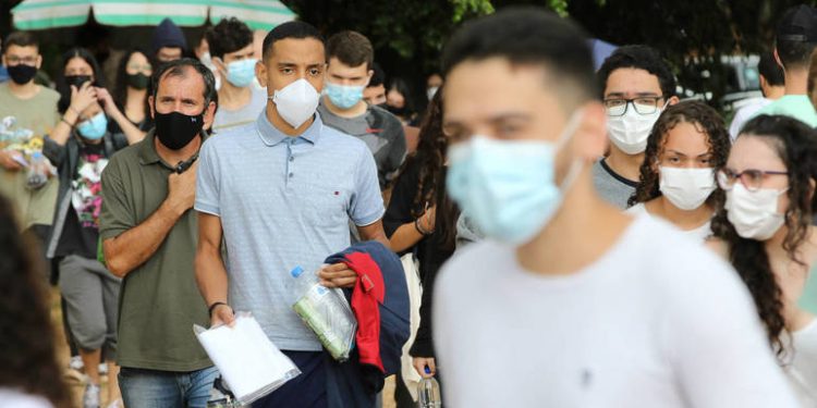 Estudantes com Covid-19 podem pedir reaplicação do Enem