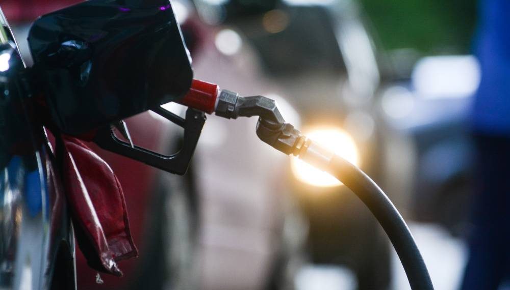 Em Santos, sindicato promove ação de venda de gasolina a R$ 4,40