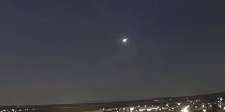 Câmeras registram passagem de meteoro em três estados brasileiros