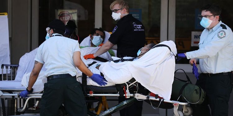 Nova York entra em ‘emergência de desastre’ após alta de casos e internações por covid-19