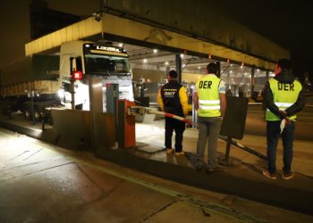 Buzinanaço vira som da comemoração pelo fim dos pedágios no Paraná