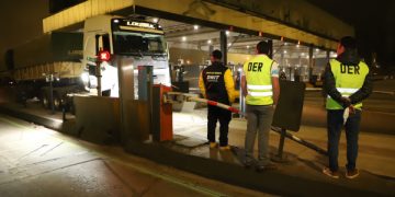 Buzinanaço vira som da comemoração pelo fim dos pedágios no Paraná