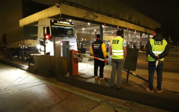 Buzinanaço vira som da comemoração pelo fim dos pedágios no Paraná
