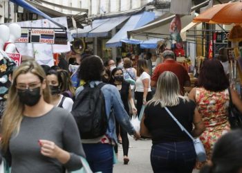 Expectativa de vida no Brasil sobe para 76,8 anos