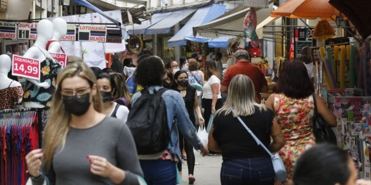 Expectativa de vida no Brasil sobe para 76,8 anos