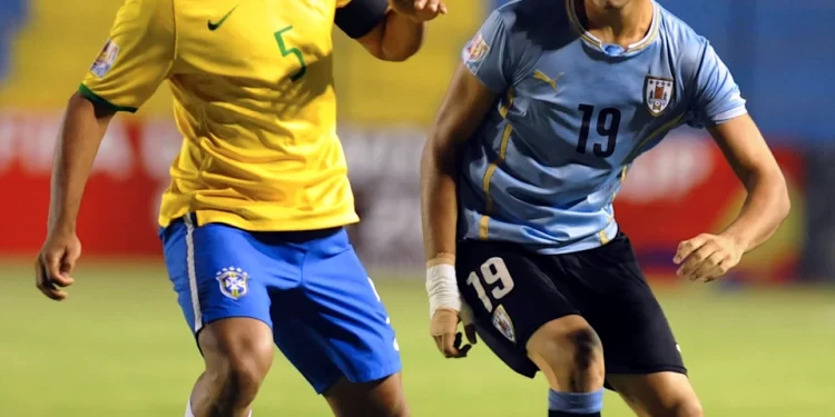 Volante brasileiro de 23 anos morre de infarto no Japão