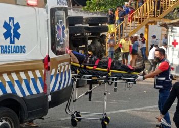 Tentando chegar aos EUA, 54 migrantes morrem em acidente de caminhão no México