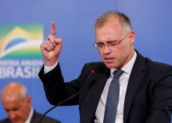 “Na vida, a Bíblia. No Supremo a Constituição”